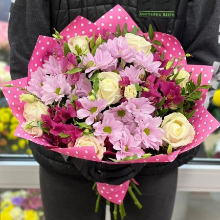 Букет "Лабиринт страсти" из роз и хризантем с доставкой в по Бердску